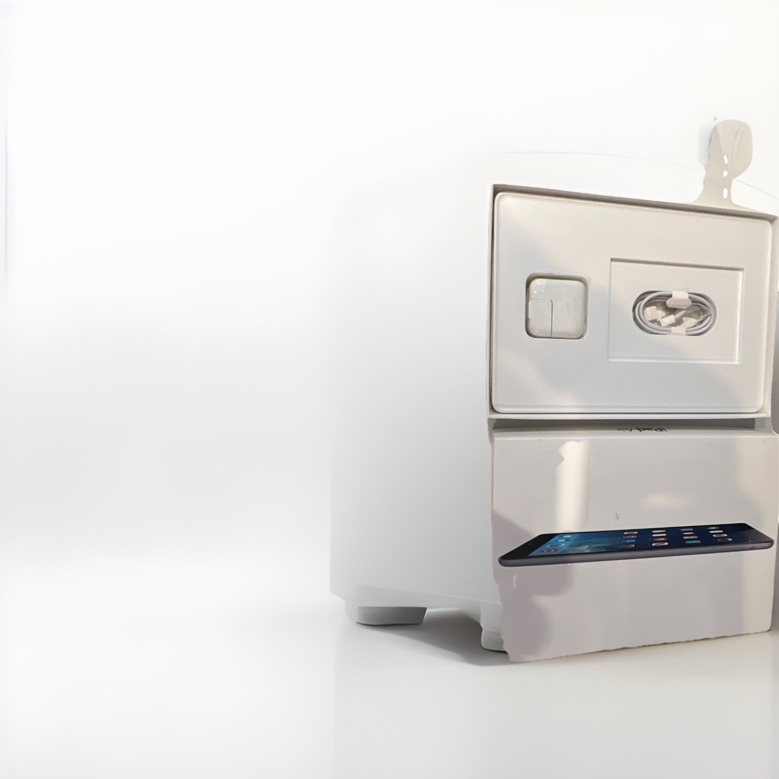 Apple iPad Air 1st Generation  32GB Wi-Fi + Cellular 9.7-🛠️ Cracked Glass 🛠️